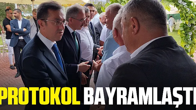 Protokol bayramlaştı