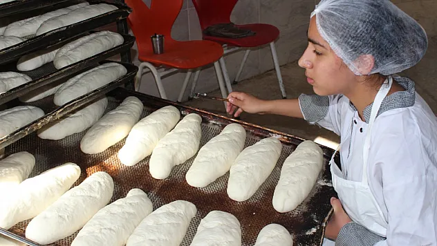 6 bin ekmek üretiyor