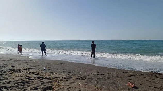 Denize girmek yasaklandı, sahiller balıkçılara kaldı