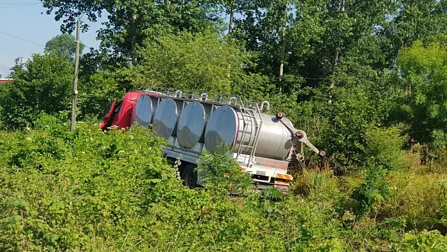 Süt tankeri şarampole uçtu