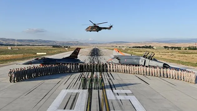 Genelkurmay Başkanı Orgeneral Gürak, F-4 ile uçuş yaptı