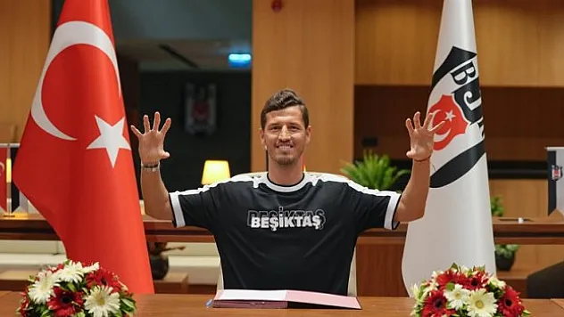 Beşiktaş, Salih Uçan'ın sözleşmesini yeniledi