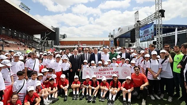 Bakanı Bak, GSB Spor Okulları'nın açılışına katıldı