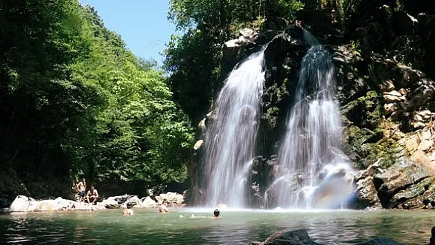 Koruma altındaki Maden Deresi ve Şelalesi, dronla görüntülendi