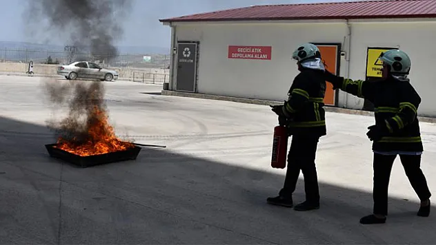 Sağlık çalışanlarına yangın tatbikatı