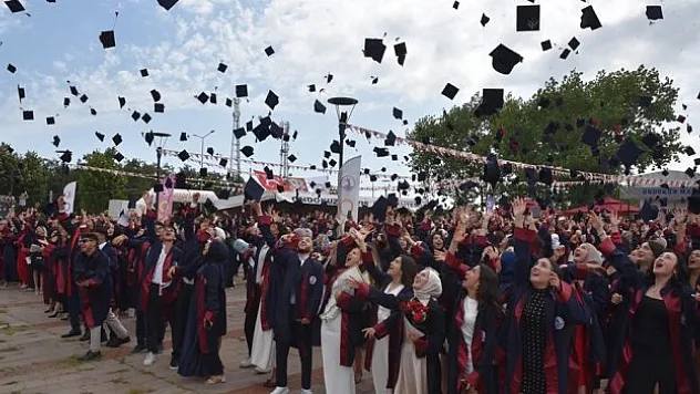 864 öğrencinin mezuniyet heyecanı