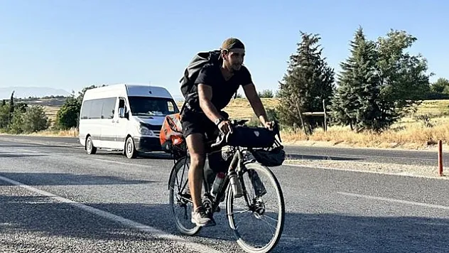 Yolculuk hayalini gerçekleştirdi