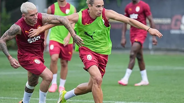 Galatasaray idmanlarına devam ediyor