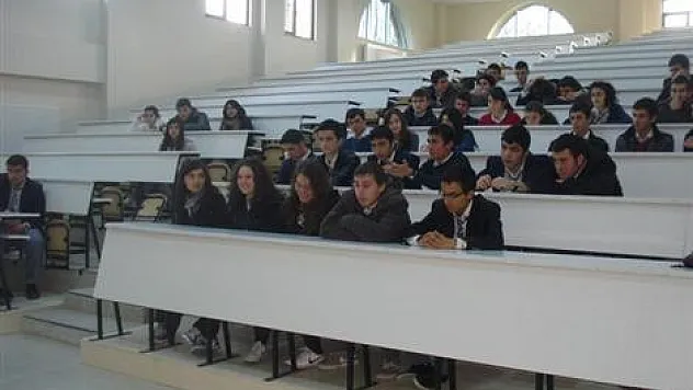 HUKUK FAKÜLTEMİZ İLK ZİYARETÇİLERİNİ AĞIRLADI