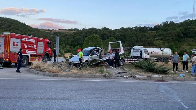 Kazada ağır yaralanan sürücü hayatını kaybetti