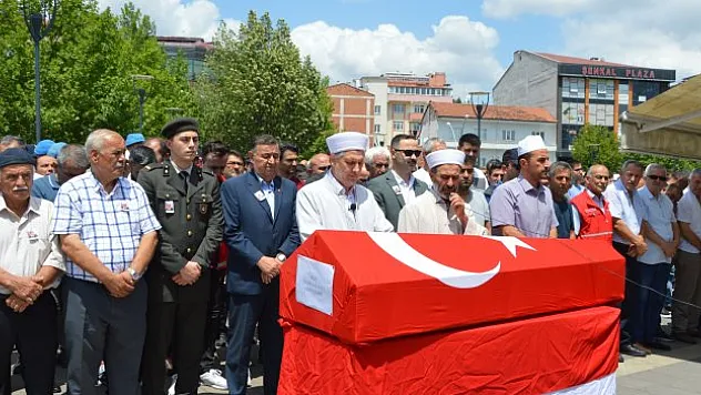 Askeri törenle son yolculuğuna uğurlandı