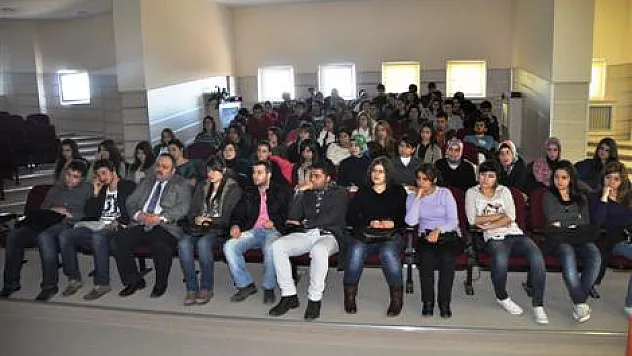 İş Dünyası ve Üniversite Öğrencileri' konferansı