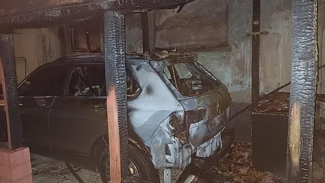 PARK HALİNDEKİ ARAÇ KULLANILMAZ HALE GELDİ