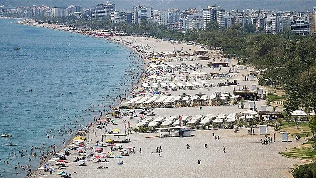 Antalya'da sıcak hava ve nem etkili oluyor