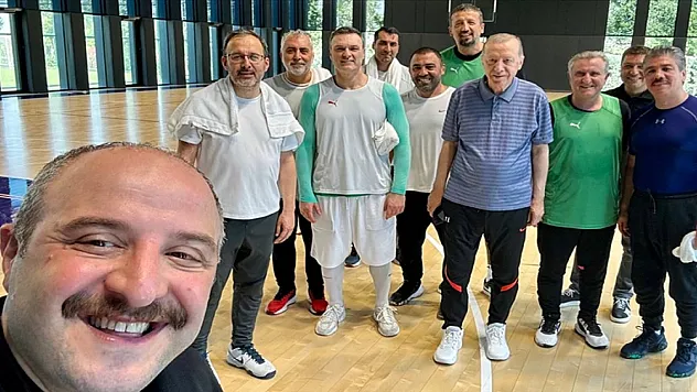 Cumhurbaşkanı Erdoğan basketbol sahasında ter attı
