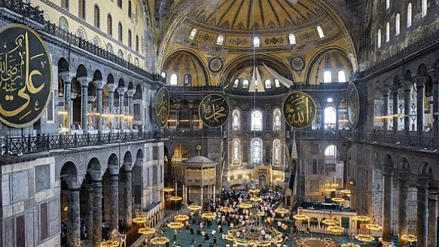 Ayasofya-i Kebir Cami-i Şerifi, ziyaretçi akınına uğradı