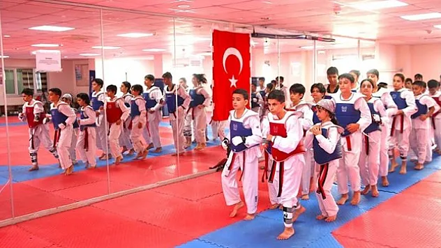 Para tekvandoyla engelini unutuyor