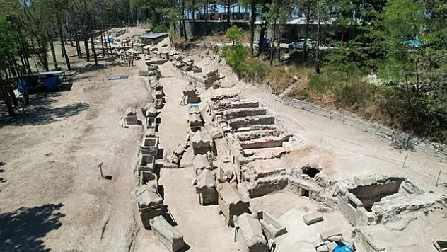 Roma dönemine ait nekropol alanı gün ışığına kavuşuyor