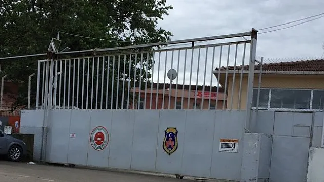 Cezaevinde kendini asan mahkum kurtarılamadı