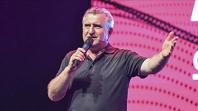 Bakan Bak, şampiyon olan milli golfçüleri kutladı