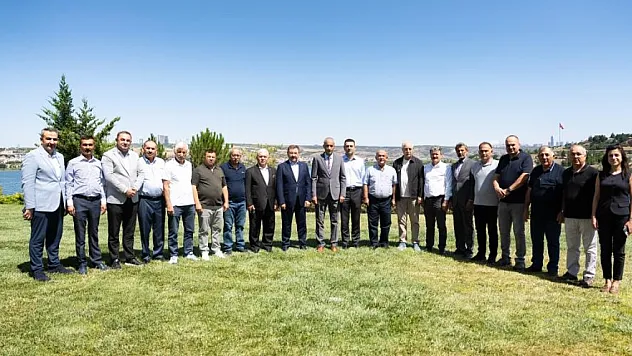 'farklı düşüncelerin ilçemizde olması bizleri mutlu ediyor'