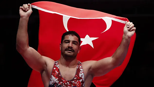 MİİLİ GÜREŞÇİ TAHA AKGÜL'DEN VEDA MESAJI