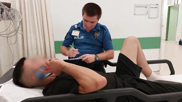 Bıçaklı saldırıda hastanelik oldu