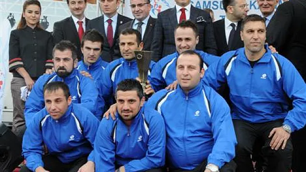 İlkumut Spor Kulübü kupasını Kılıç'tan aldı