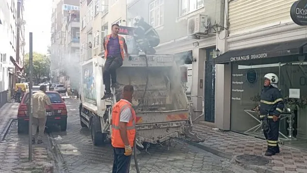 Çöp kamyonunu tutuşturdu