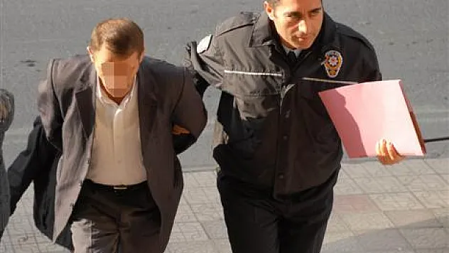 Kredi kartıyla alışveriş yapınca gözaltına alındı