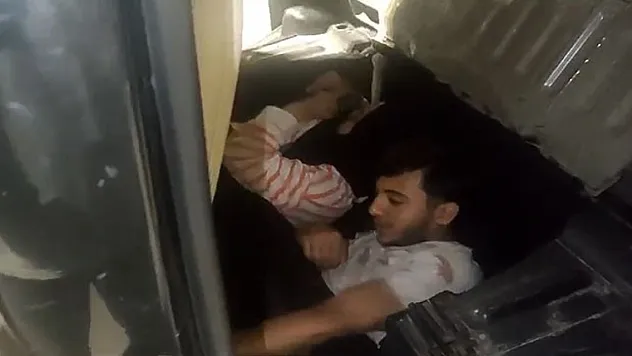 Koltuğunun altından 2 kaçak göçmen çıktı