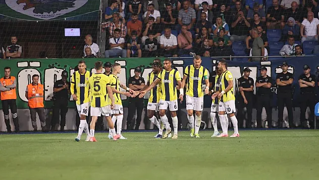 Fenerbahçe, Rizespor'a karşı galibiyet serisini 11 maça çıkardı