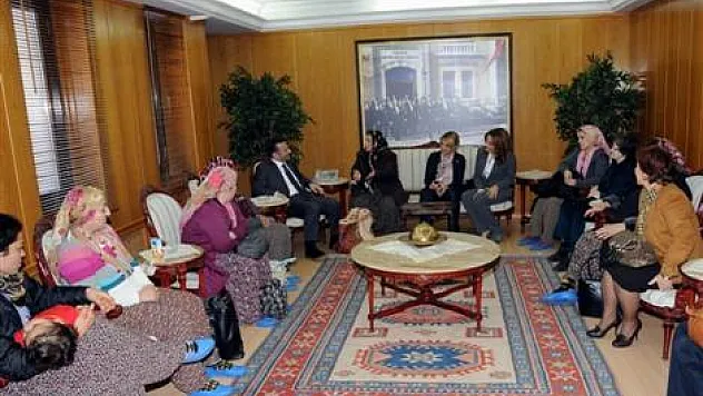 Arslanköy Kadınları Vali Aksoy'u Ziyaret Etti