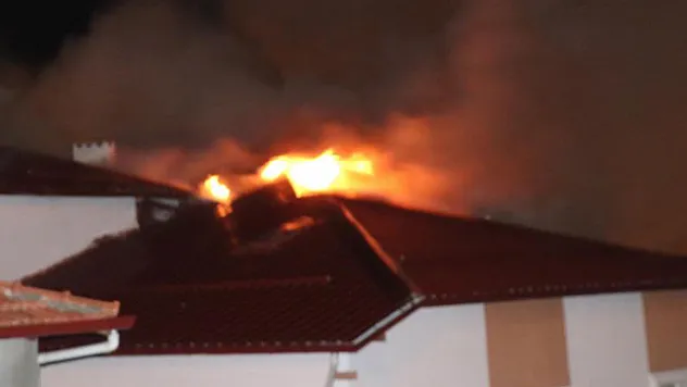 SAMSUN'DA ÇATI YANGINI