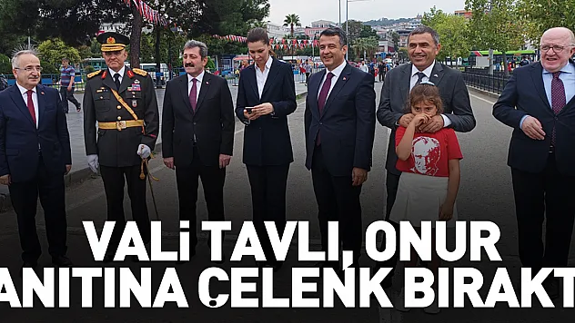 Vali Tavlı, Onur Anıtına Çelenk Bıraktı