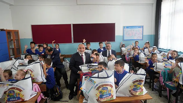 OKULA BAŞLAYAN ÖĞRENCİLERE HEDİYELER VERİLDİ