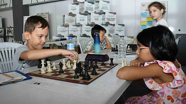 Satranç tutkunlarını bir araya getirdi