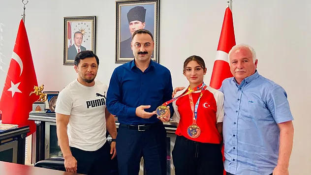 Dünya şampiyonundan Kaymakam Ayvat'a ziyaret