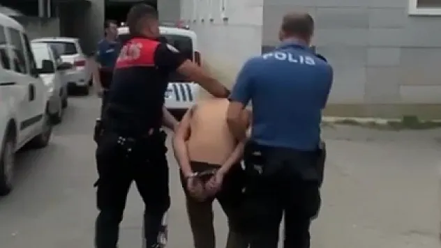 'Dur' ihtarına uymayan araçtaki firari hükümlü yakalandı