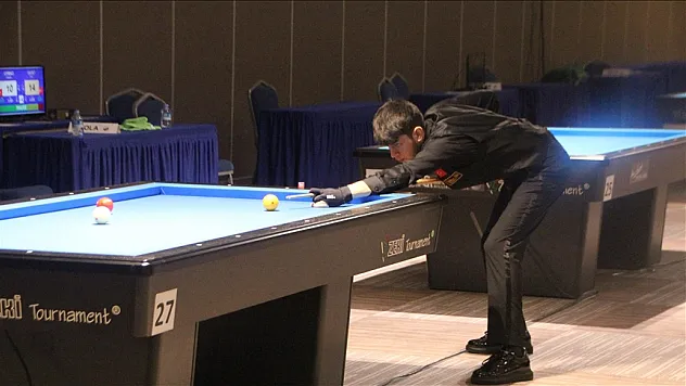 Milli bilardocu Seymen Özbaş, Fransa'da dünya şampiyonu oldu