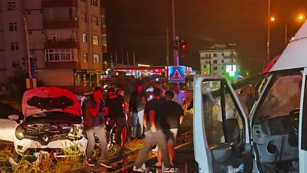 Kavşakta trafik kazası