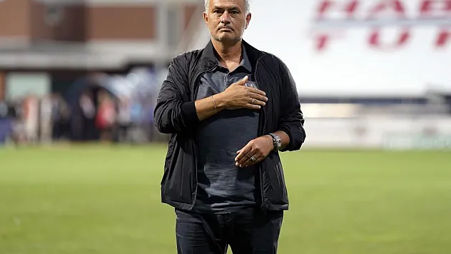 Jose Mourinho, Fenerbahçe'de ilk derbisine çıkacak