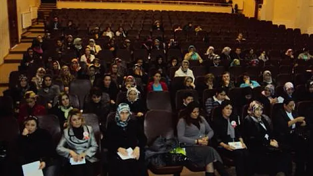 Toplumda kadının yeri anlatıldı