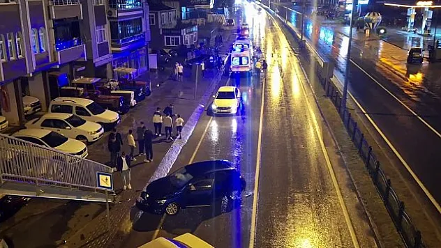 İki otomobil çarpıştı