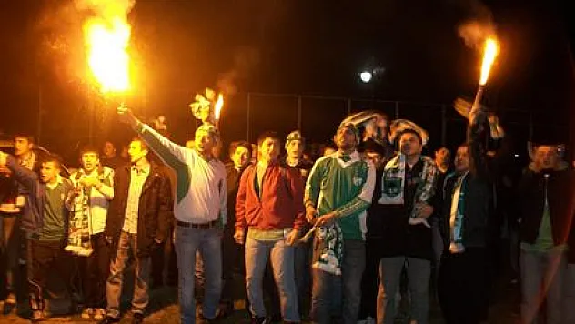 Taraftarlar, Çarşamba spor' u bastı