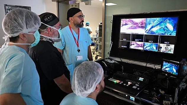 Dünyanın kalbi bu ameliyatta attı