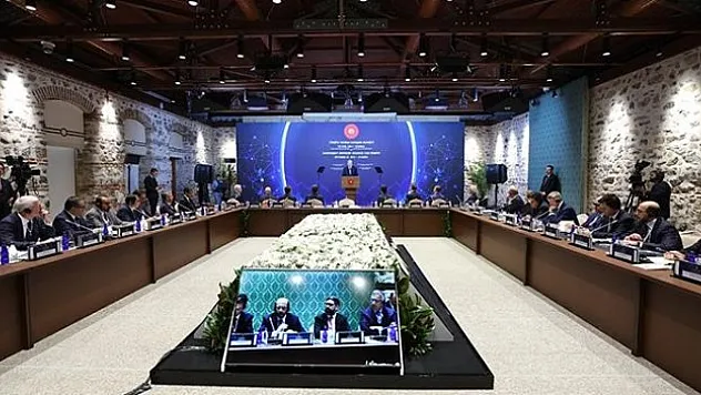 Cumhurbaşkanı, Dolmabahçe Çalışma Ofisi'nde