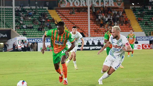 Corendon Alanyaspor: 1 - Çaykur Rizespor: 0 (İlk yarı)