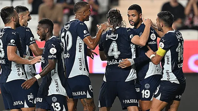 Antalyaspor'un sahasındaki yenilmezliğine Fenerbahçe son verdi