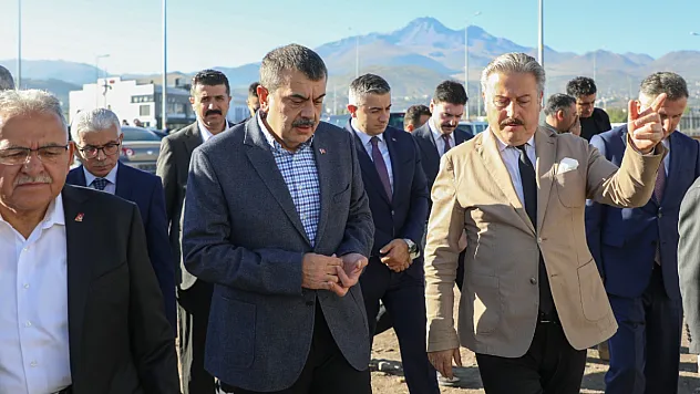 tasarruf tedbirlerine uydu, uygulama otelinde kaldı